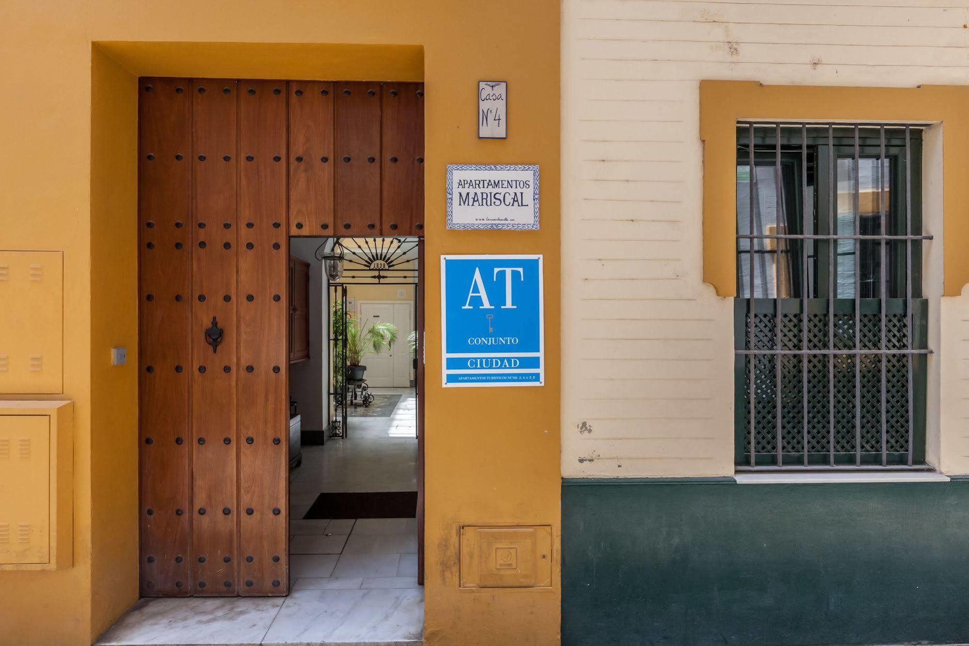Apartamentos Mariscal Sevilla Exterior foto