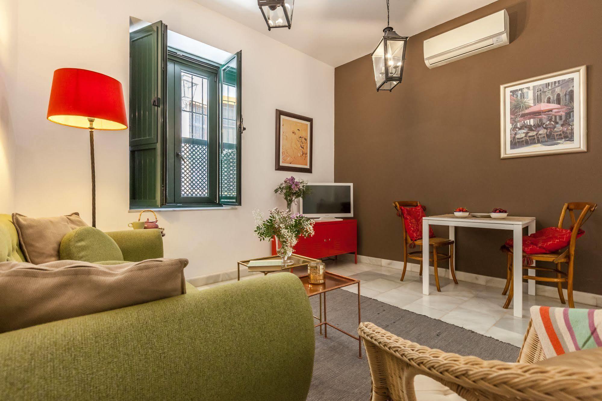 Apartamentos Mariscal Sevilla Exterior foto